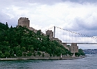 Die Burg Rumelihisar am europäischem Ufer des Bosporus : Burg, Brücke